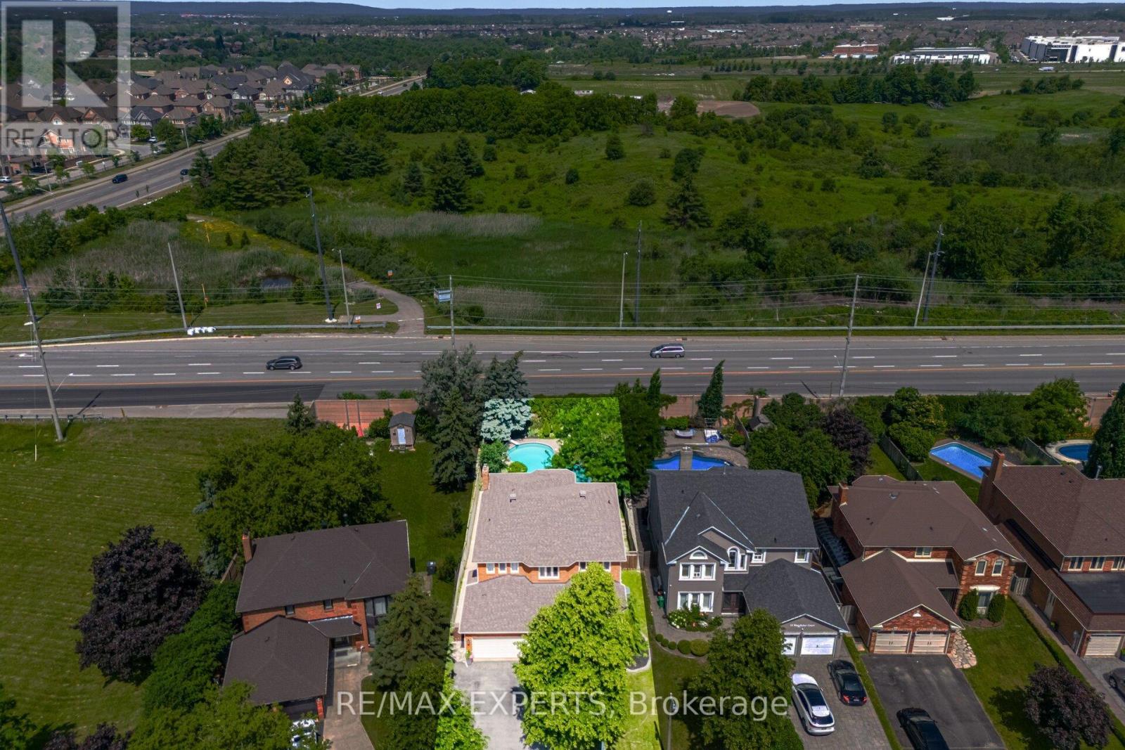 12 KINGFISHER COURT, Brampton (Snelgrove)