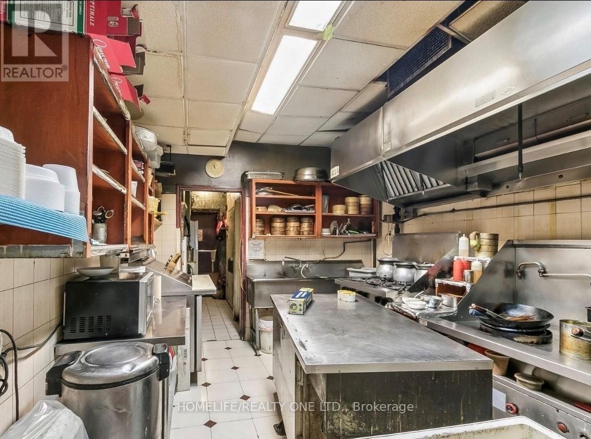 1600 Queen Street W, Toronto, Ontario M6R 1A8 - Photo 11 - W13518256