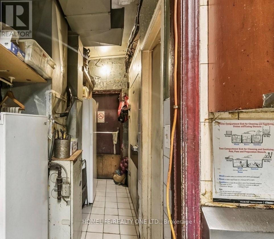 1600 Queen Street W, Toronto, Ontario M6R 1A8 - Photo 12 - W13518256