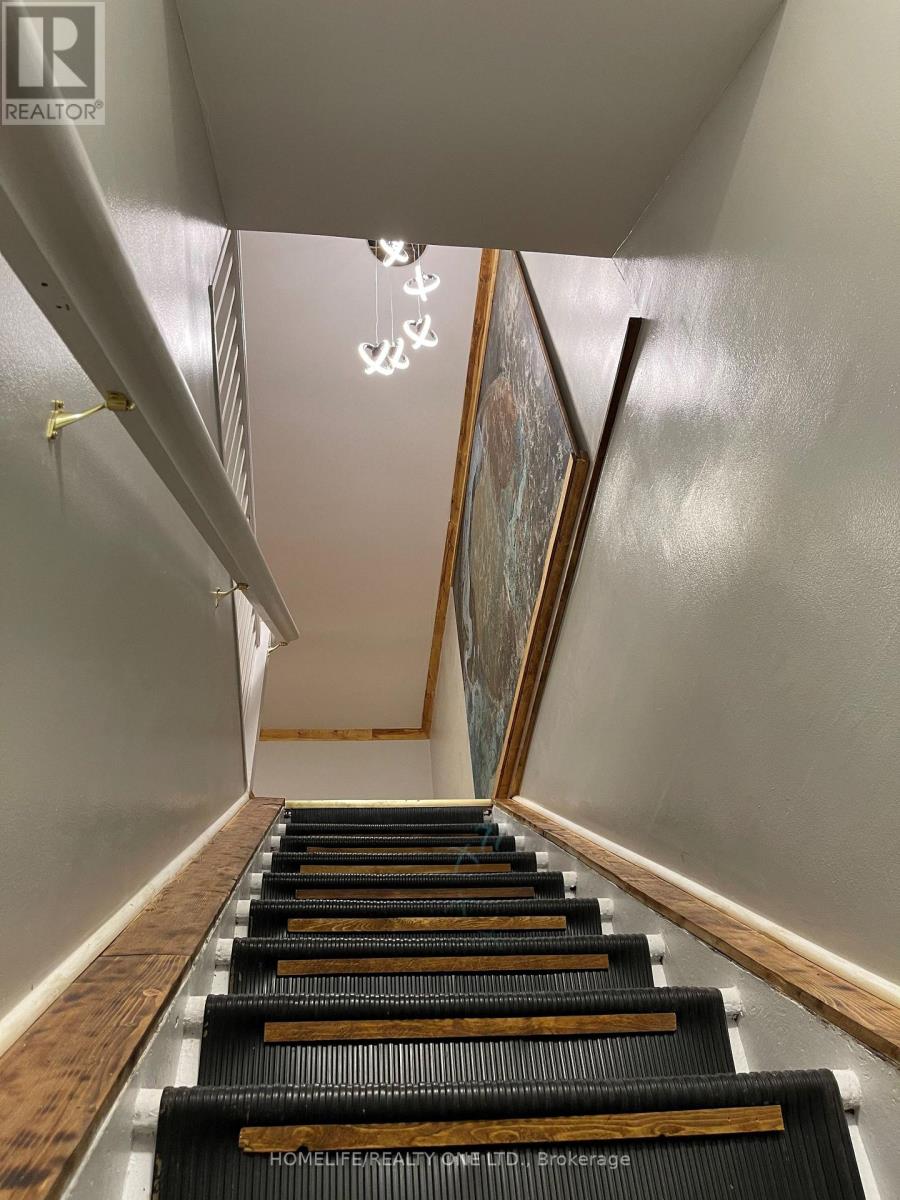 1600 Queen Street W, Toronto, Ontario M6R 1A8 - Photo 14 - W13518256
