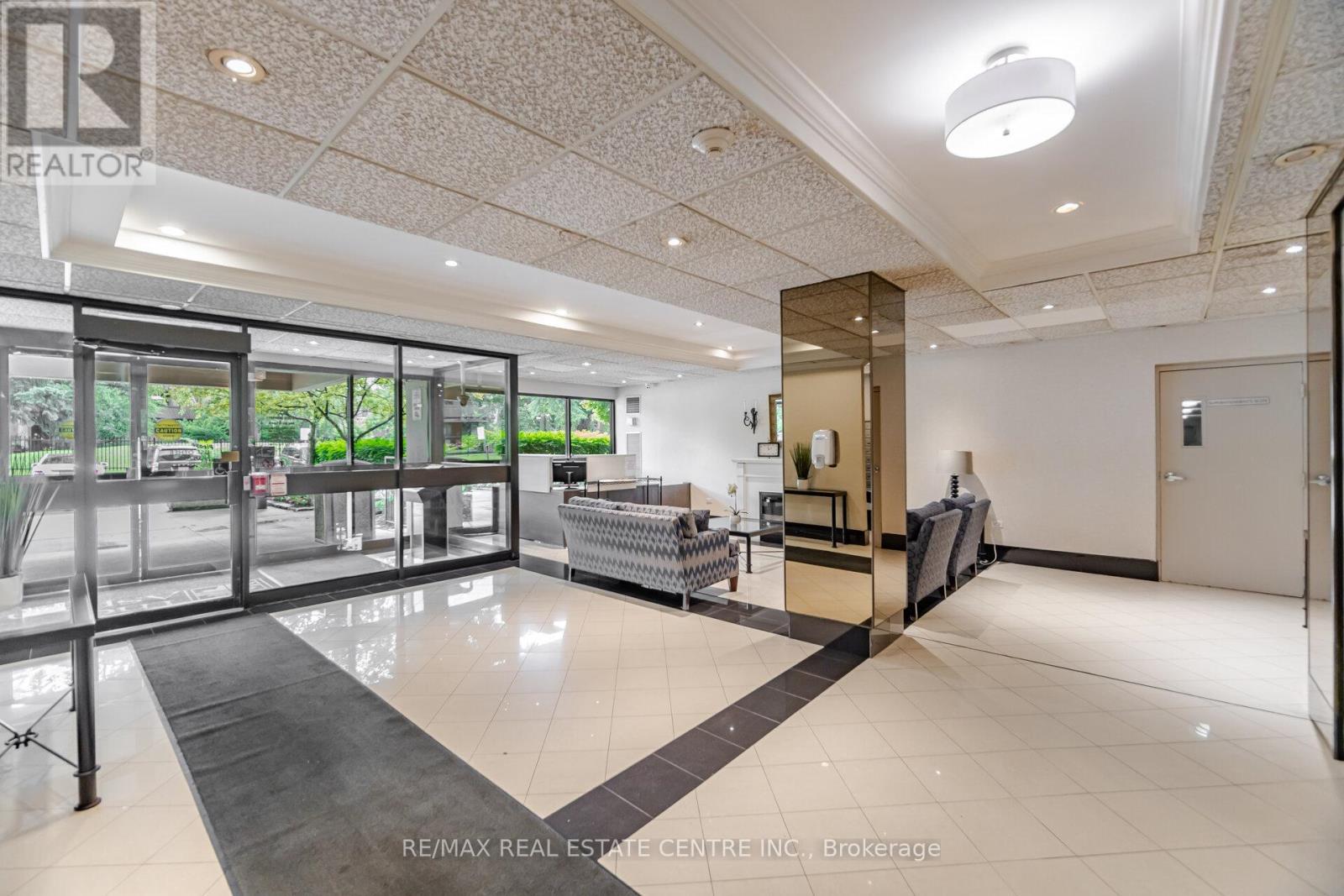 410 - 1320 Mississauga Valley Boulevard, Mississauga, Ontario  L5A 3S8 - Photo 4 - W13518288