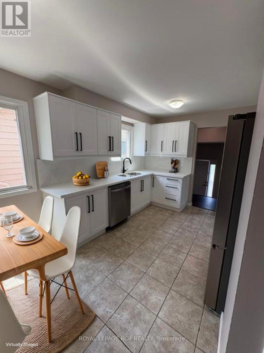 97 Weybridge Trail, Brampton, Ontario  L6V 3S4 - Photo 3 - W13518354