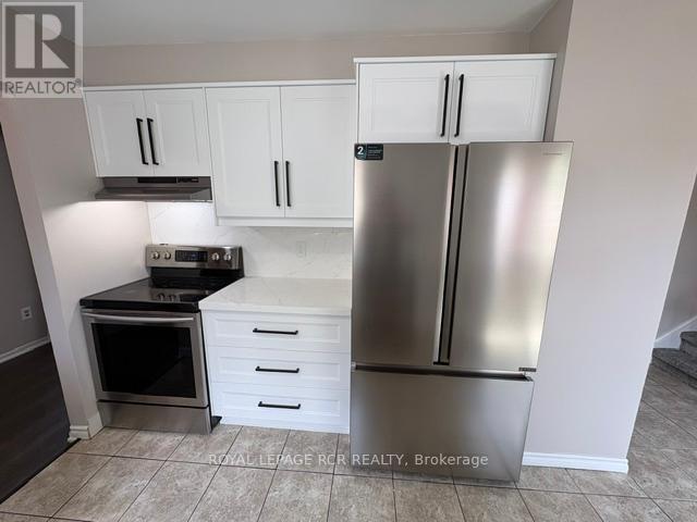 97 Weybridge Trail, Brampton, Ontario  L6V 3S4 - Photo 4 - W13518354