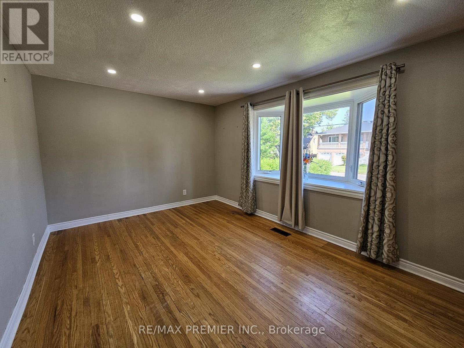 Main & 2nd - 31 Compton Crescent, Toronto, Ontario  M3M 2C3 - Photo 8 - W13518384