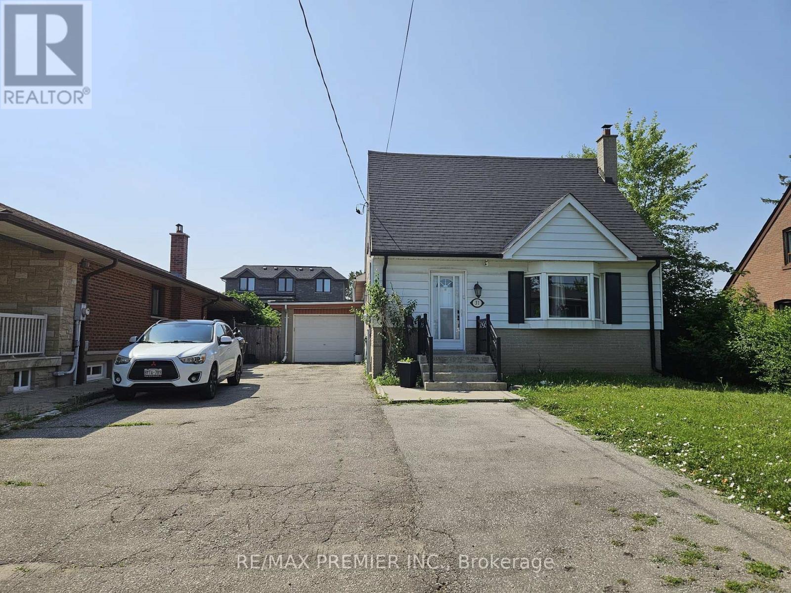Bsmt Apt A - 31 Compton Crescent, Toronto, Ontario  M3M 2C3 - Photo 1 - W13518386