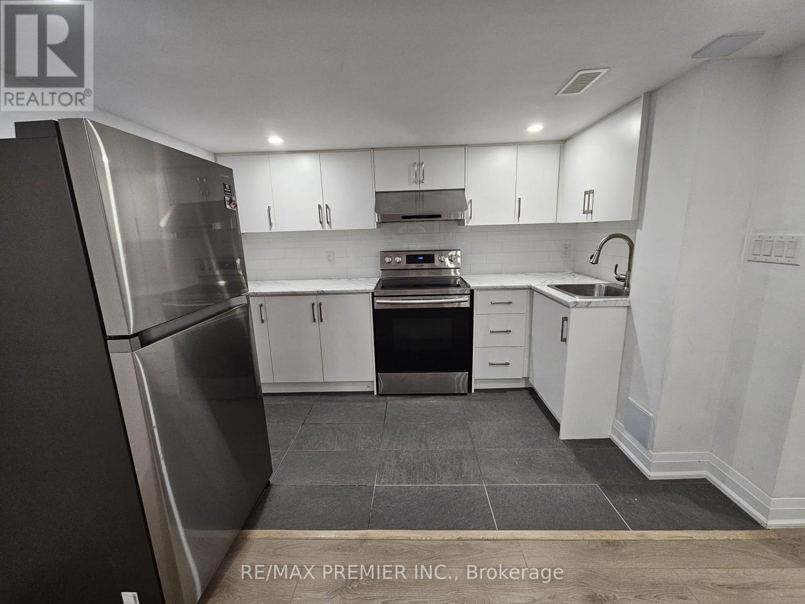 Bsmt Apt A - 31 Compton Crescent, Toronto, Ontario  M3M 2C3 - Photo 3 - W13518386
