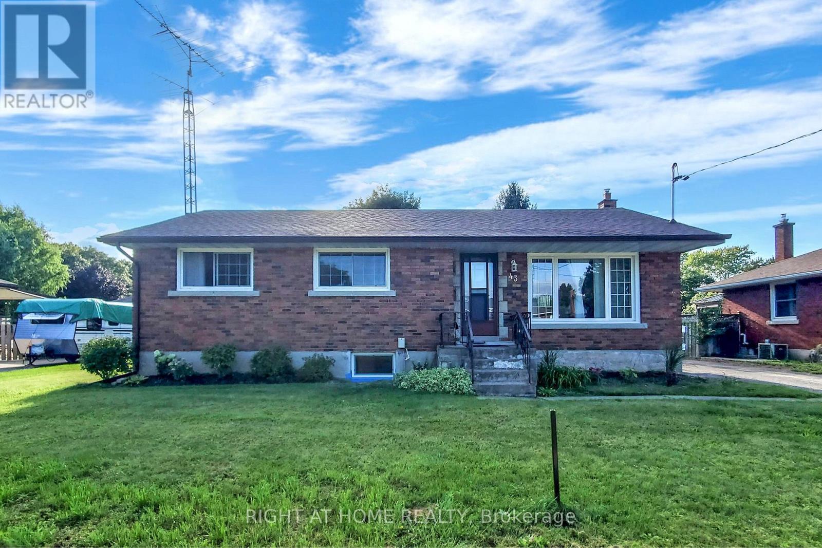 MAIN - 43 WHITE STREET, St. Catharines, Ontario