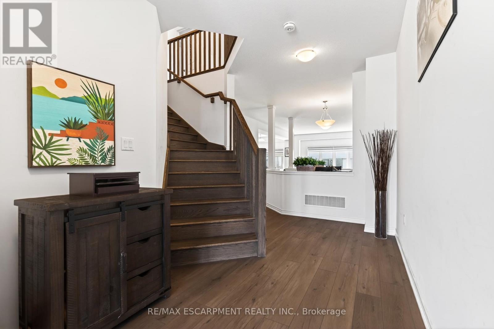 225 Longboat Run, Brantford, Ontario  N3T 0X1 - Photo 3 - X13518204