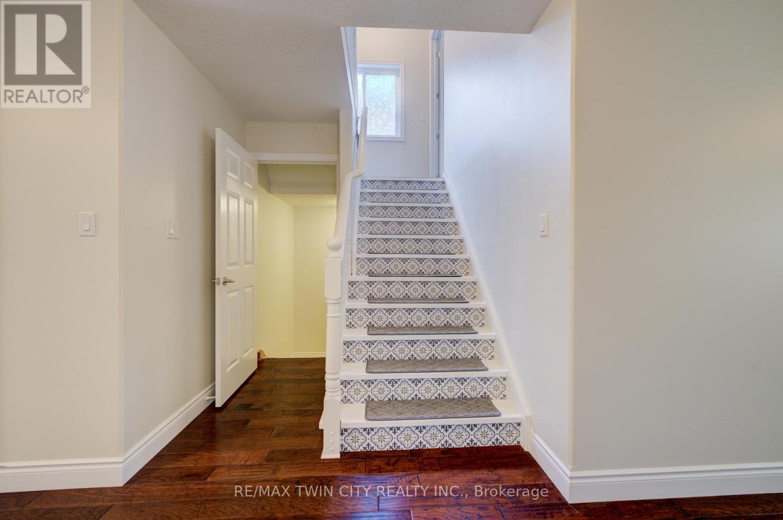 569 Violet Street, Waterloo, Ontario  N2V 2T8 - Photo 10 - X13518228