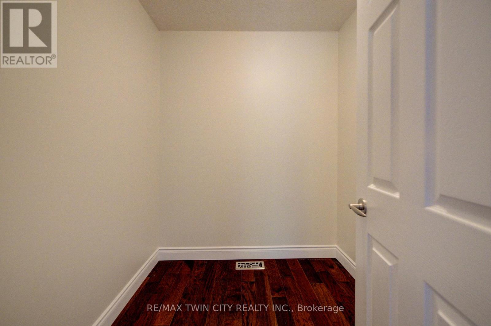 569 Violet Street, Waterloo, Ontario  N2V 2T8 - Photo 14 - X13518228