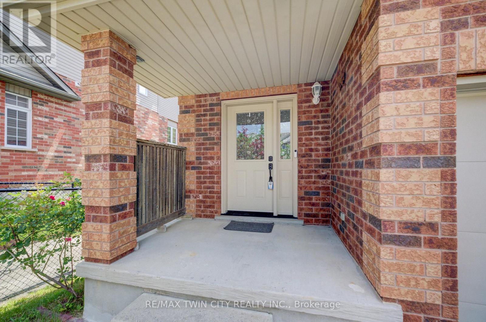 569 Violet Street, Waterloo, Ontario  N2V 2T8 - Photo 2 - X13518228