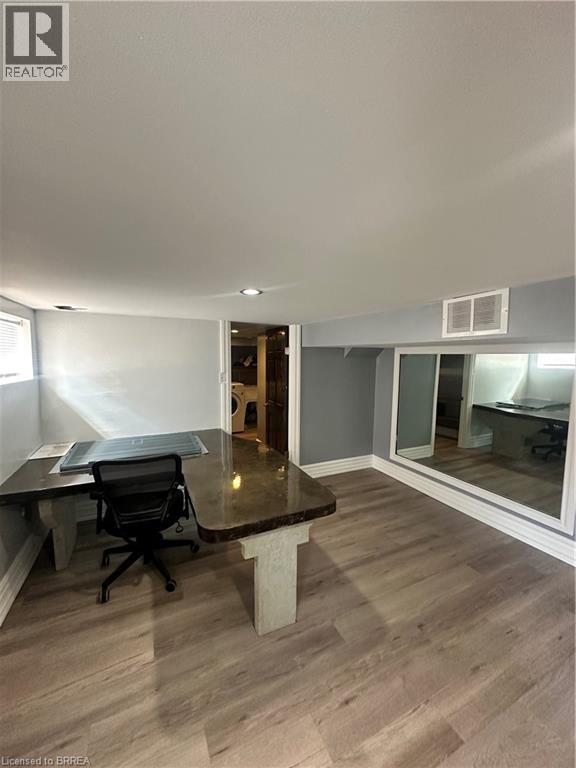9 Crown Street, Brantford, Ontario  N3T 5L3 - Photo 3 - 40844954