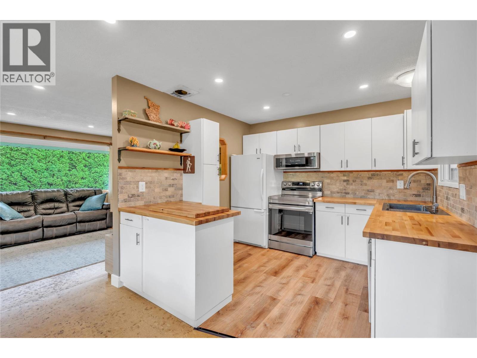 12016 Grant Avenue, Summerland, British Columbia  V0H 1Z8 - Photo 10 - 10393292