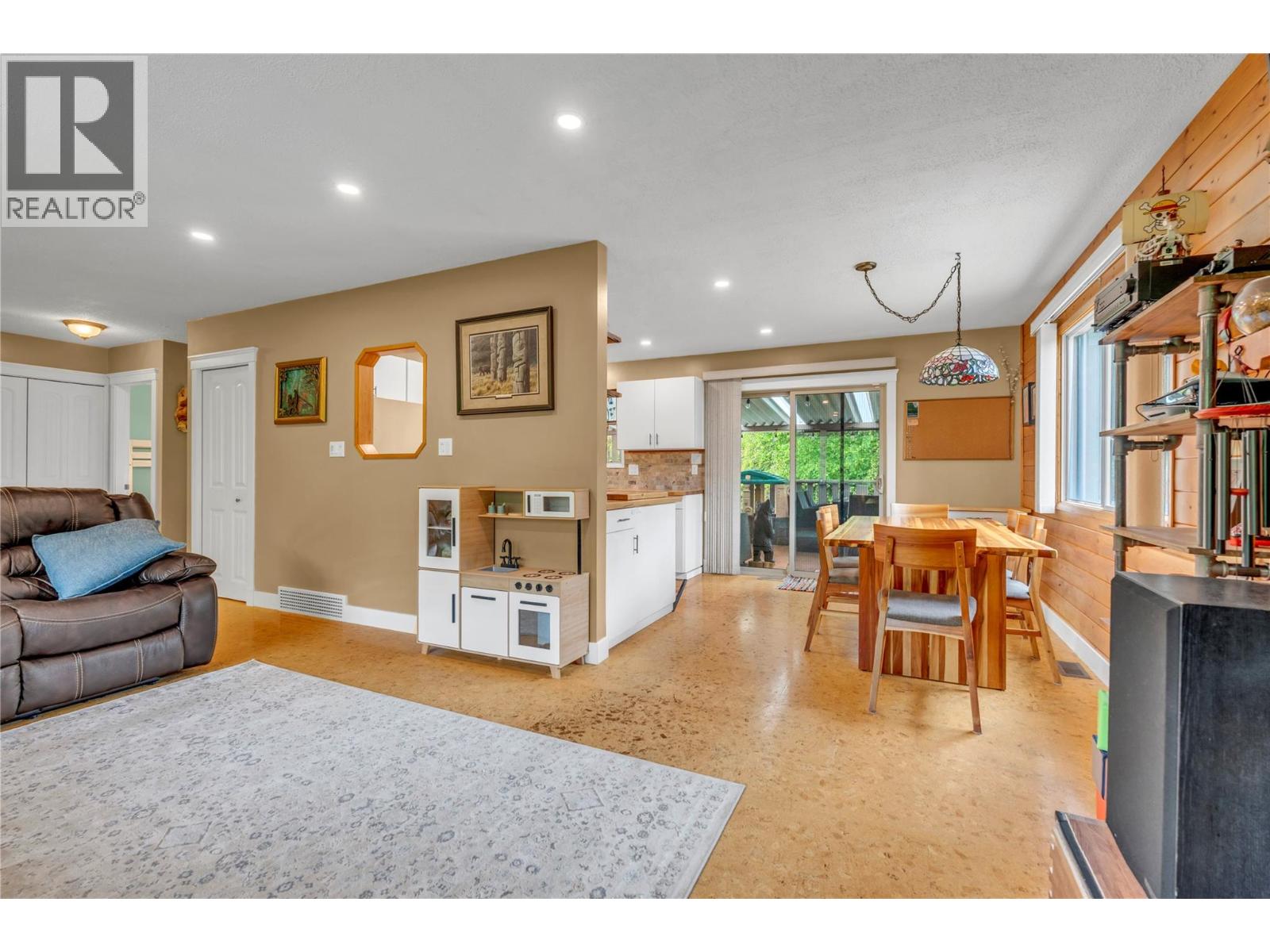 12016 Grant Avenue, Summerland, British Columbia  V0H 1Z8 - Photo 5 - 10393292