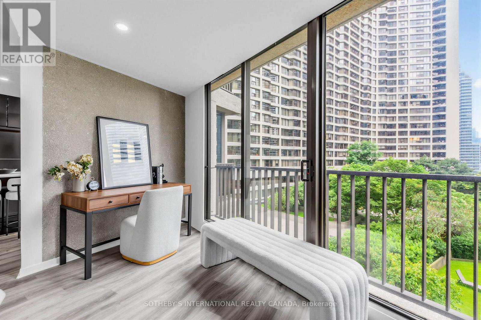 1008 - 33 Harbour Square, Toronto, Ontario  M5J 2G2 - Photo 11 - C13518580