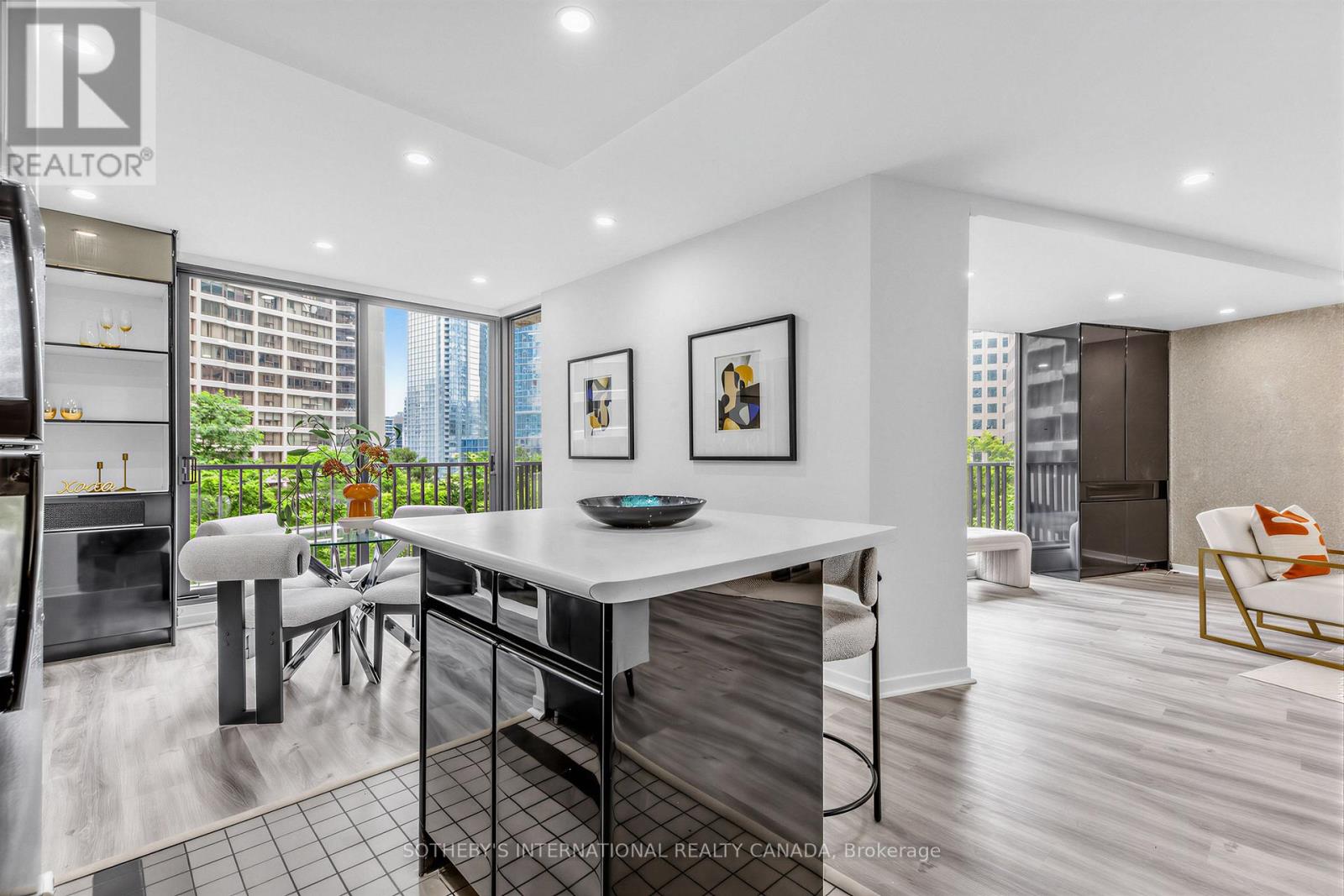 1008 - 33 Harbour Square, Toronto, Ontario  M5J 2G2 - Photo 13 - C13518580