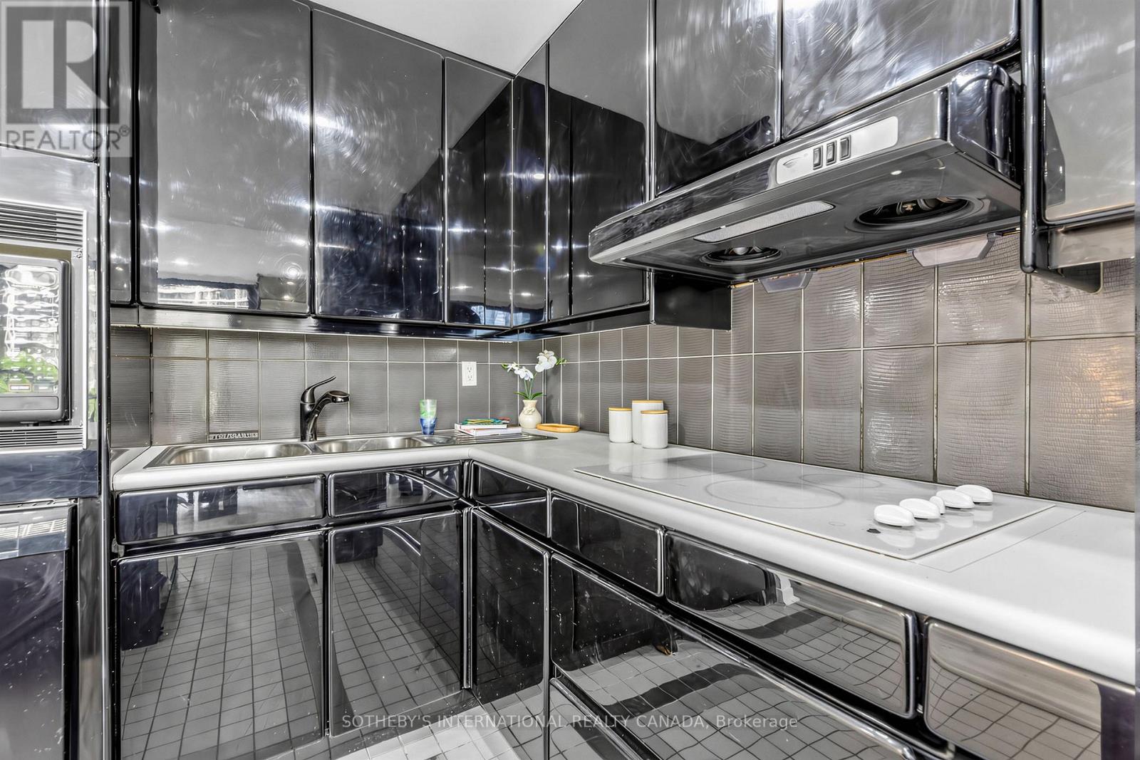 1008 - 33 Harbour Square, Toronto, Ontario  M5J 2G2 - Photo 14 - C13518580
