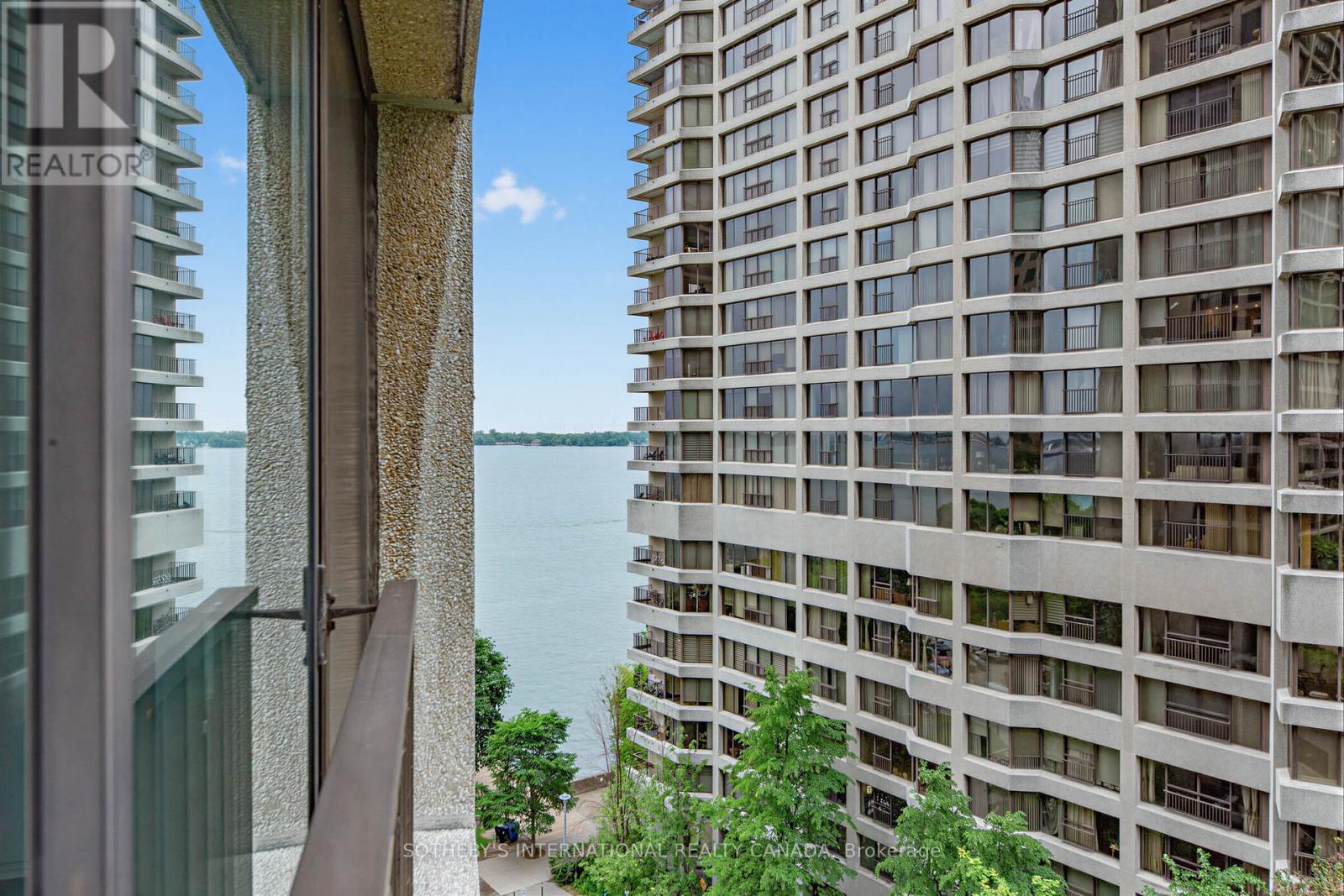 1008 - 33 Harbour Square, Toronto, Ontario  M5J 2G2 - Photo 18 - C13518580