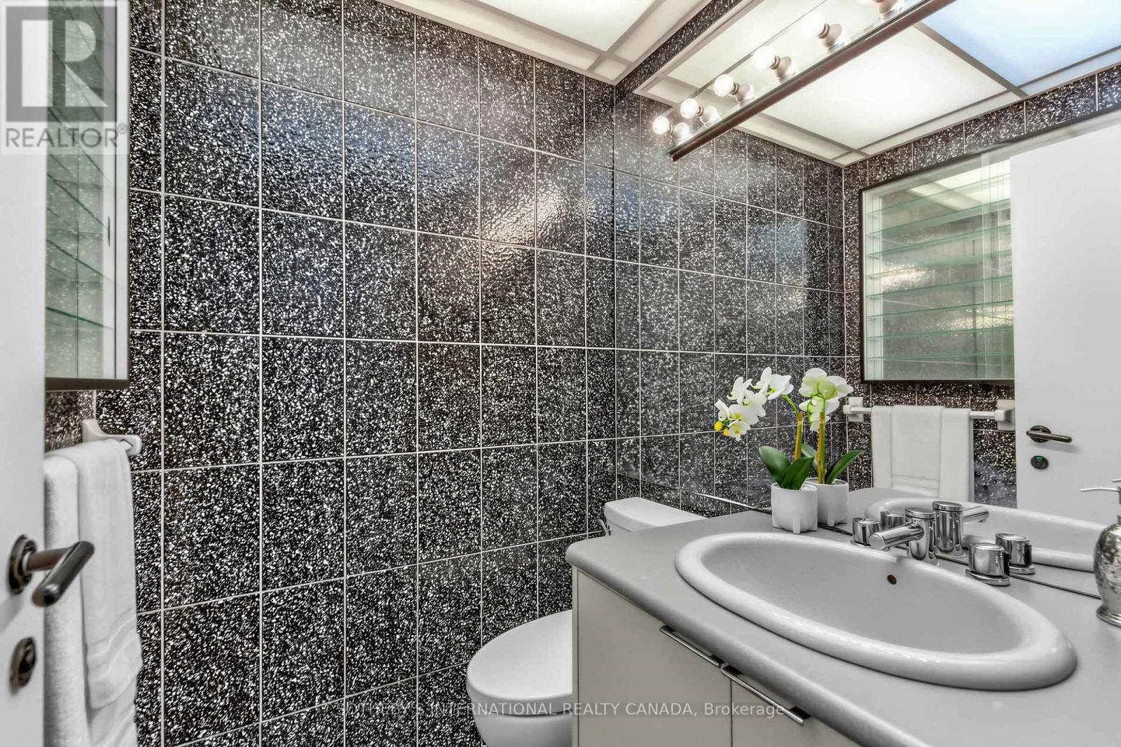 1008 - 33 Harbour Square, Toronto, Ontario  M5J 2G2 - Photo 21 - C13518580