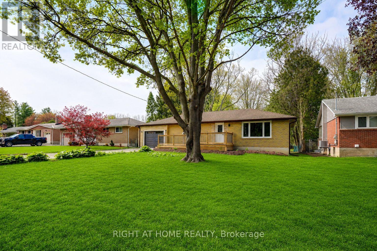 10 Vineden Drive, Central Elgin, Ontario  N5P 2M6 - Photo 2 - X13507438