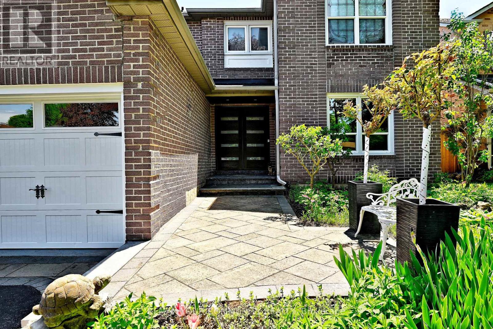 48 Haskell Crescent, Aurora, Ontario  L4G 5T3 - Photo 2 - N13518586