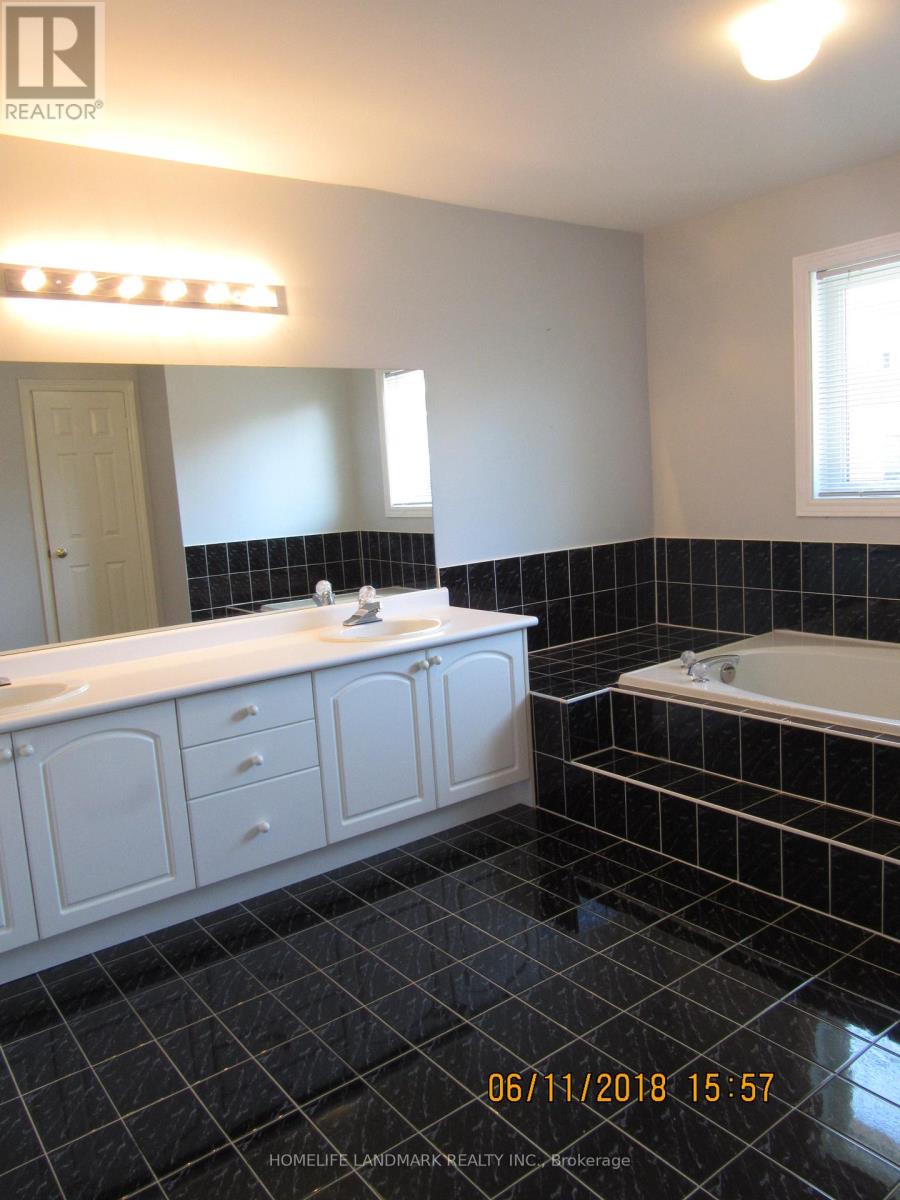 279 Chambers Crescent, Newmarket, Ontario  L3X 1T2 - Photo 10 - N13518588