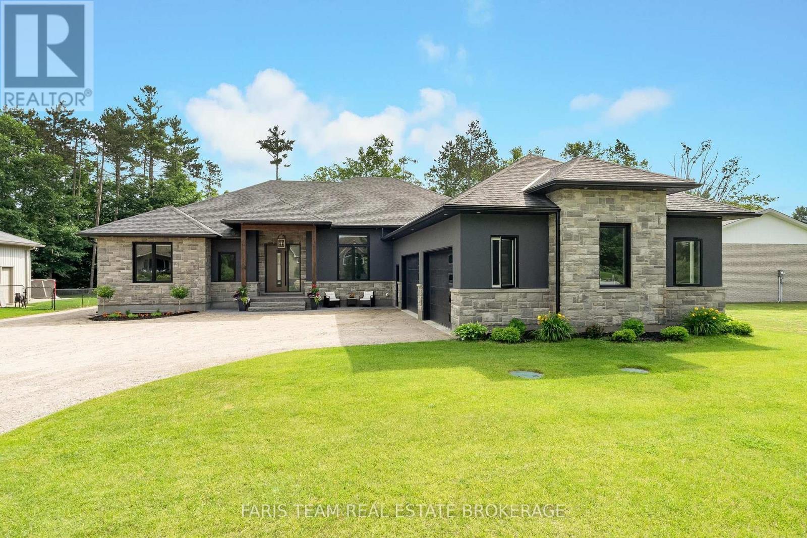 7 Reynolds Road, Tiny (Wyevale), Ontario  L0L 2T0 - Photo 3 - S13518532