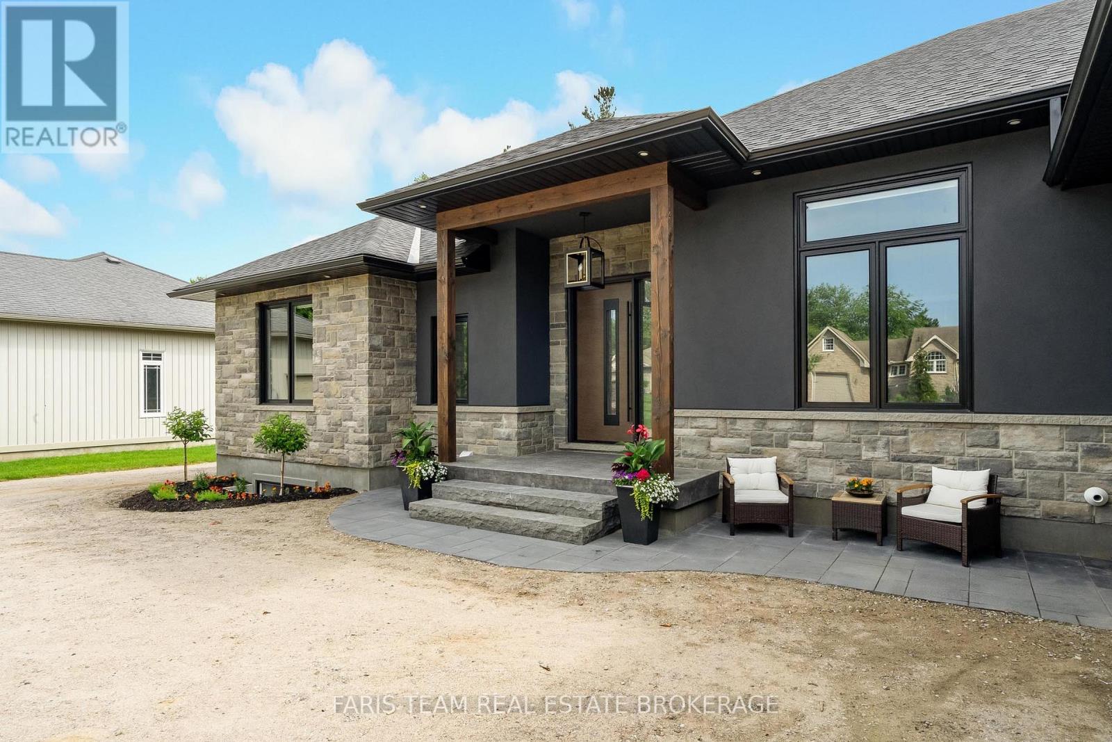 7 Reynolds Road, Tiny (Wyevale), Ontario  L0L 2T0 - Photo 4 - S13518532