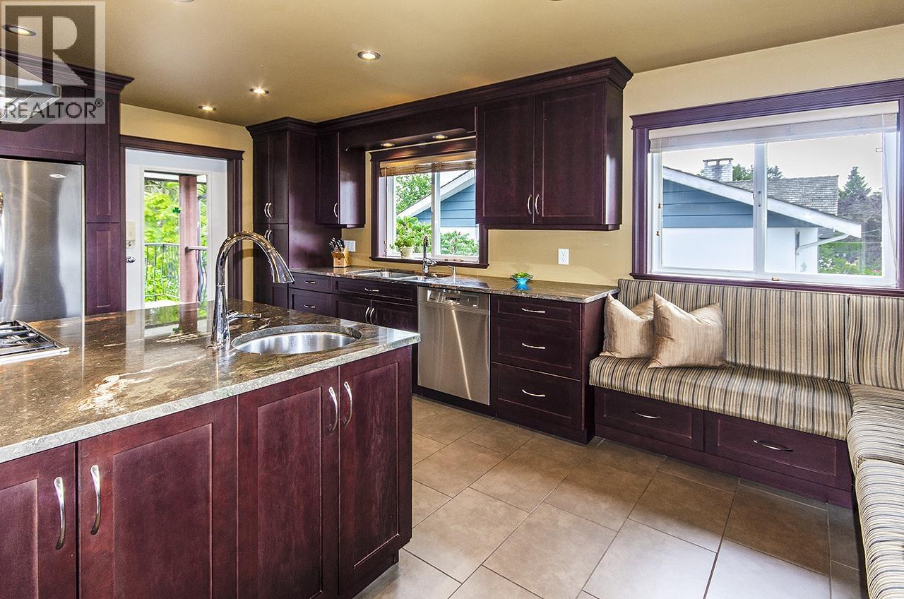 667 Colinet Street, Coquitlam, British Columbia  V3J 4X3 - Photo 8 - R3140933