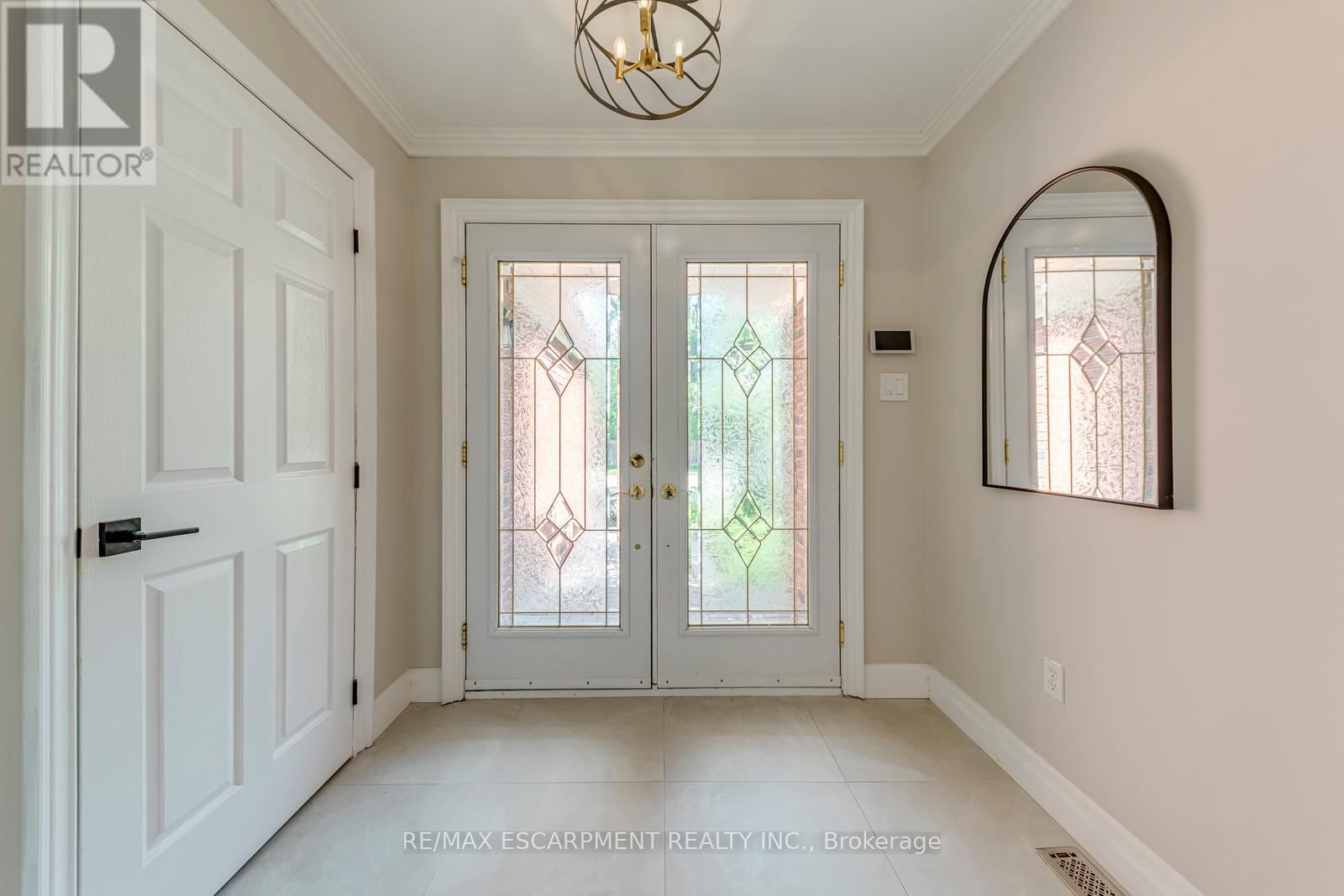 1633 Greenbriar Drive, Oakville, Ontario  L6M 1Y3 - Photo 4 - W13518550