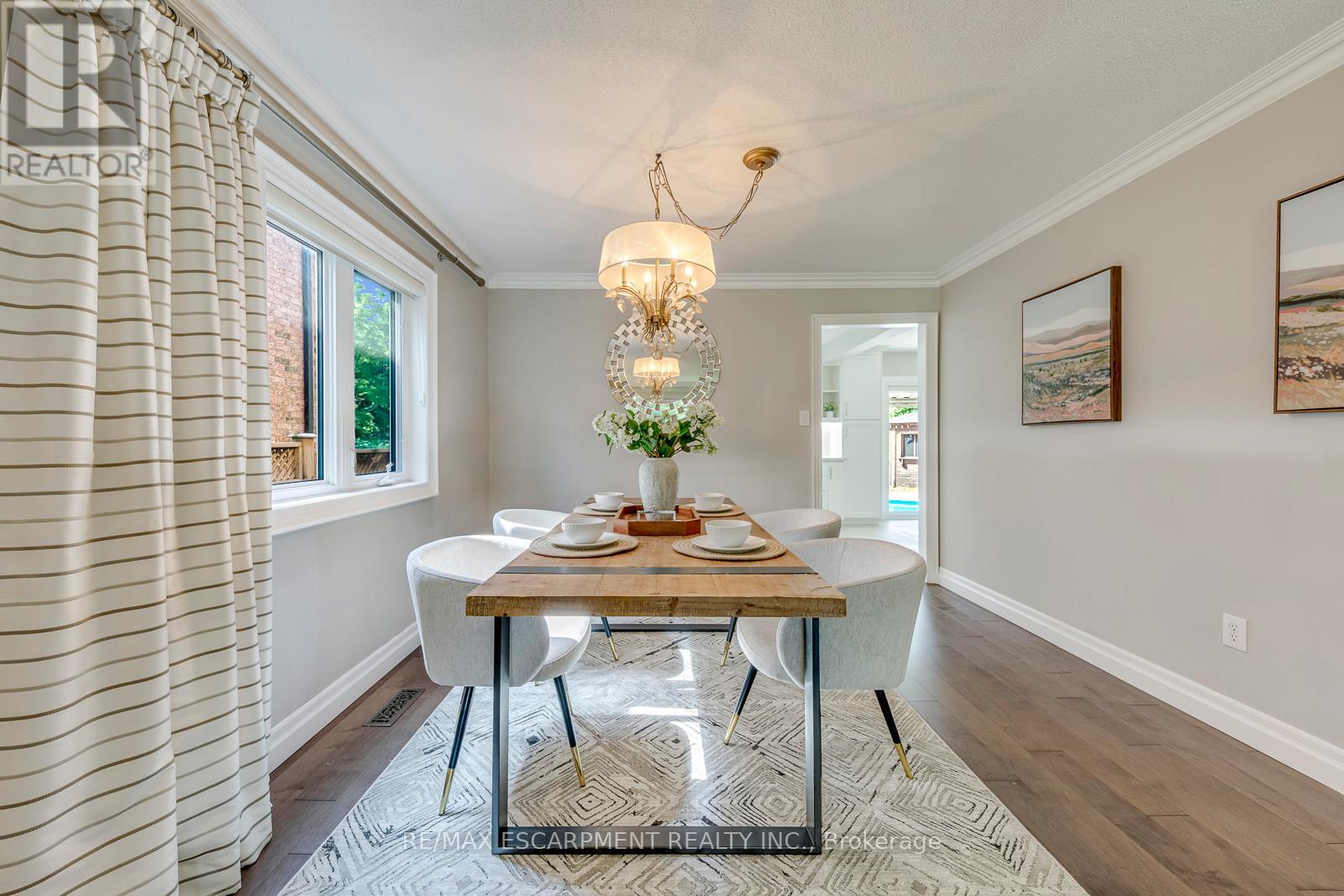 1633 Greenbriar Drive, Oakville, Ontario  L6M 1Y3 - Photo 9 - W13518550