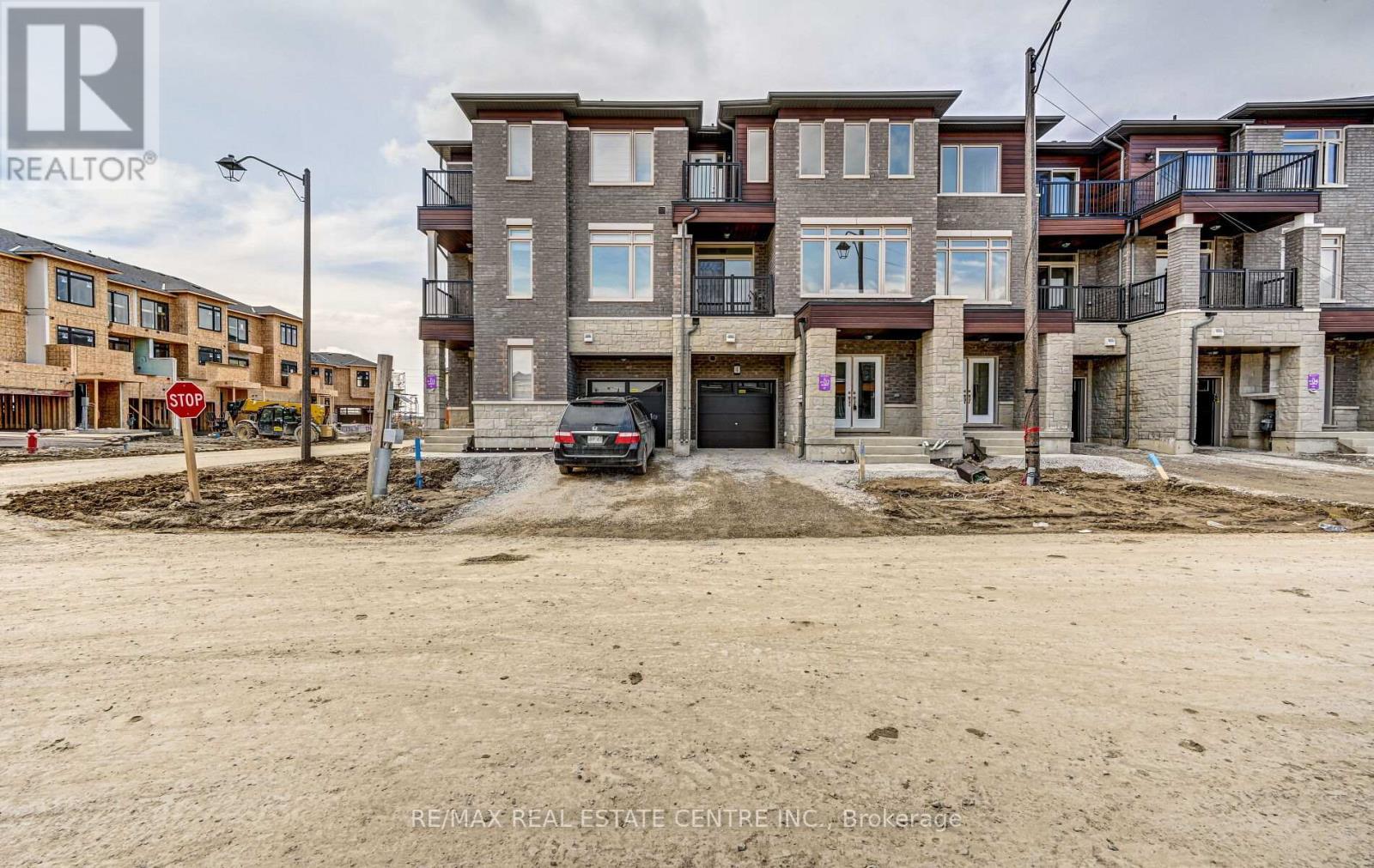 4 Haydrop Road, Brampton, Ontario  L6P 4N9 - Photo 2 - W13518572