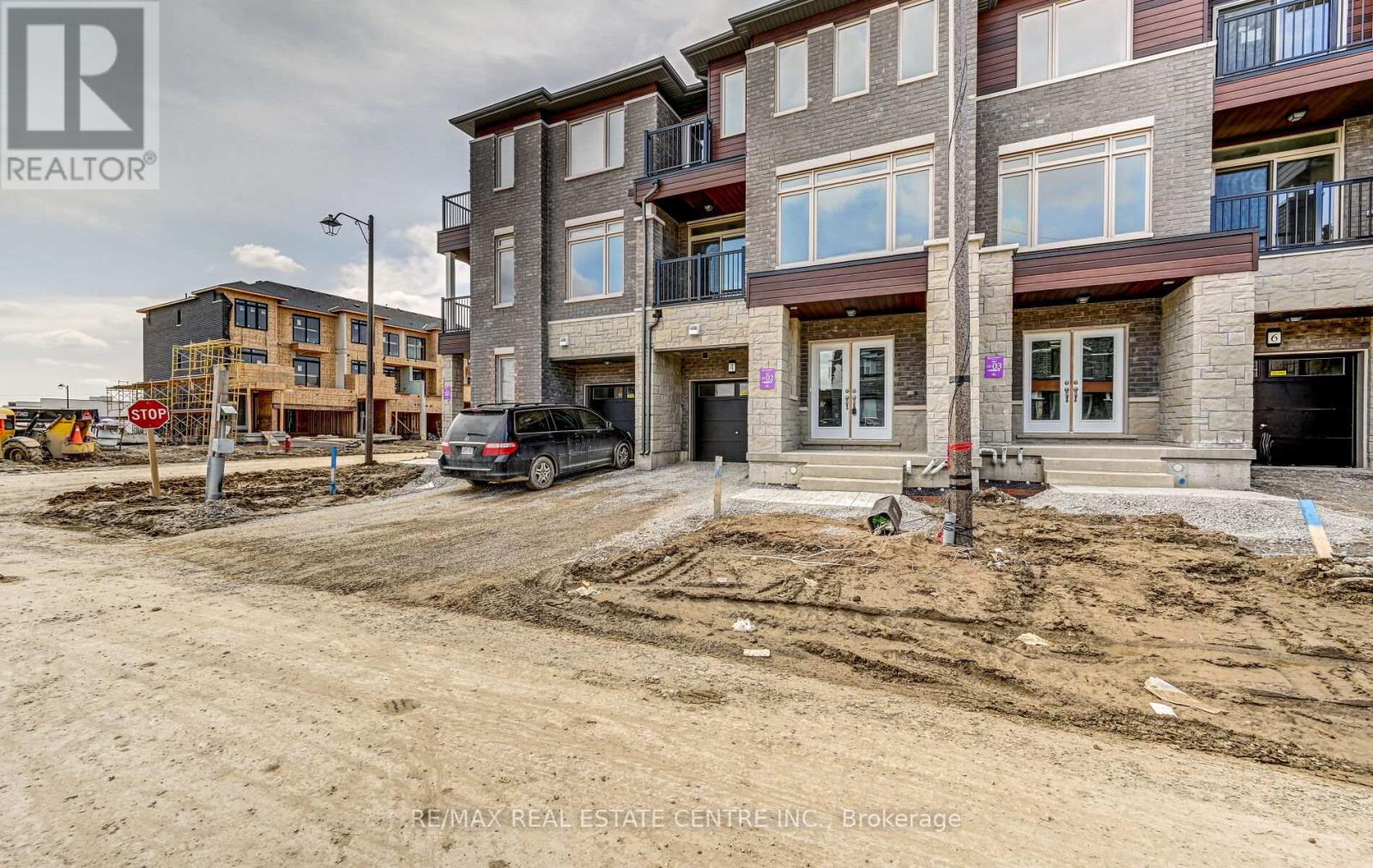 4 Haydrop Road, Brampton, Ontario  L6P 4N9 - Photo 3 - W13518572