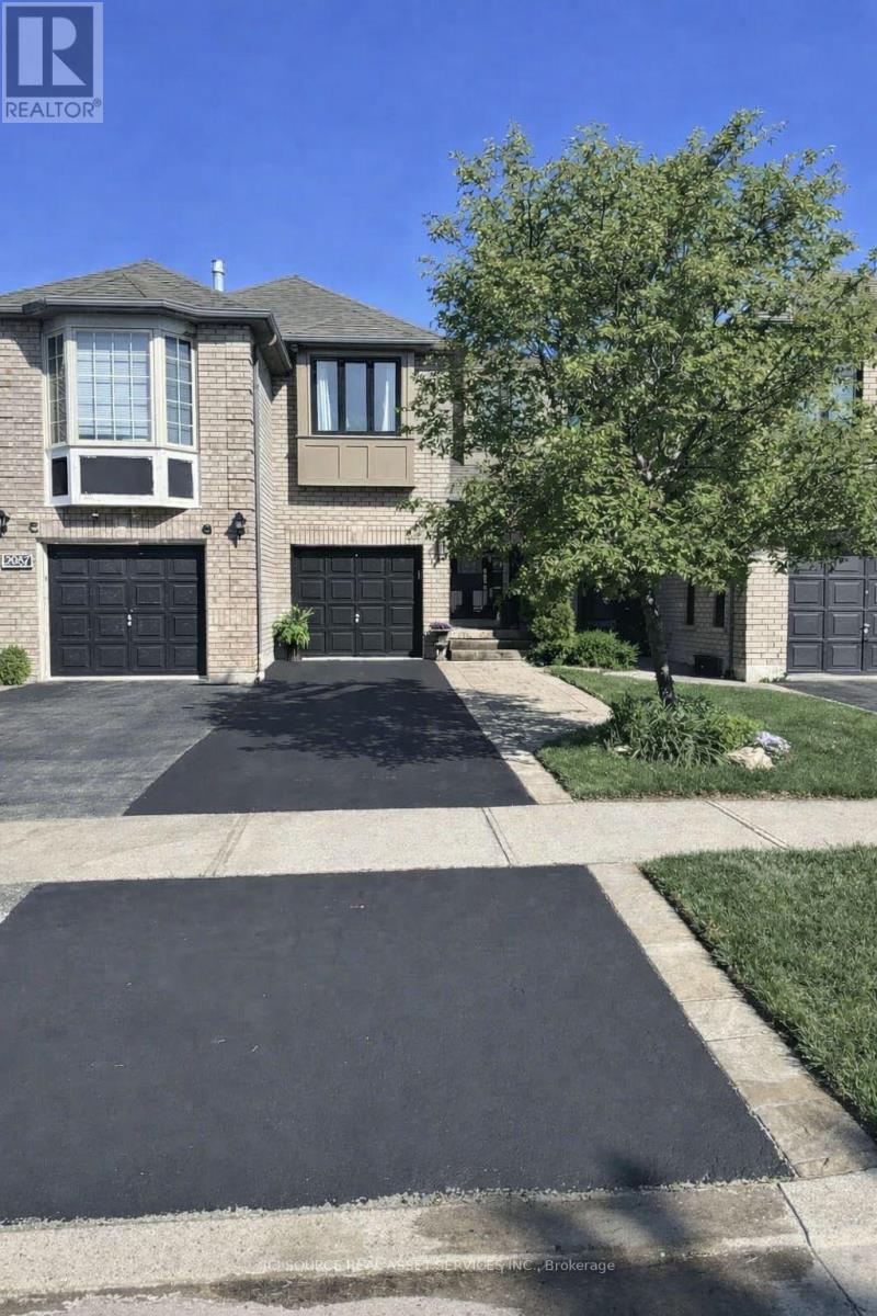 2081 Golden Orchard Trail, Oakville, Ontario  L6M 3W8 - Photo 2 - W13518578