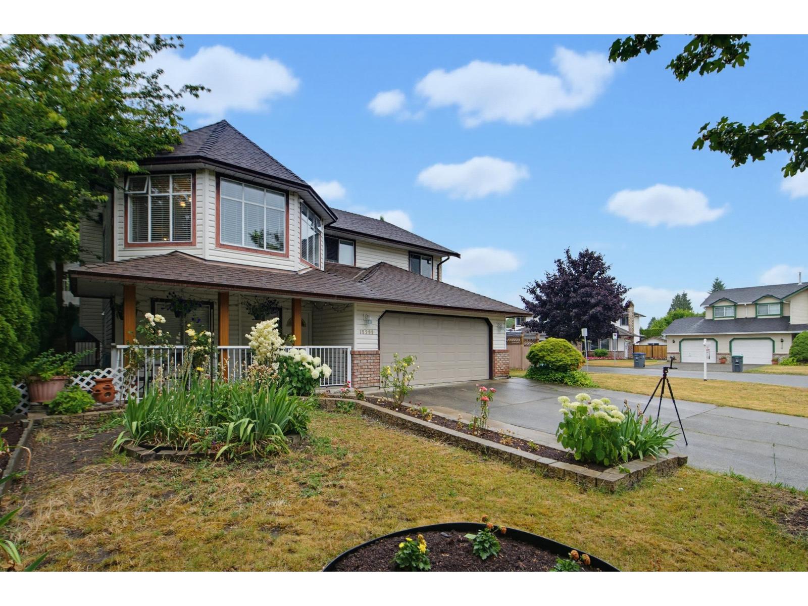 15299 93a Avenue, Surrey, British Columbia  V3R 0E6 - Photo 2 - R3141385