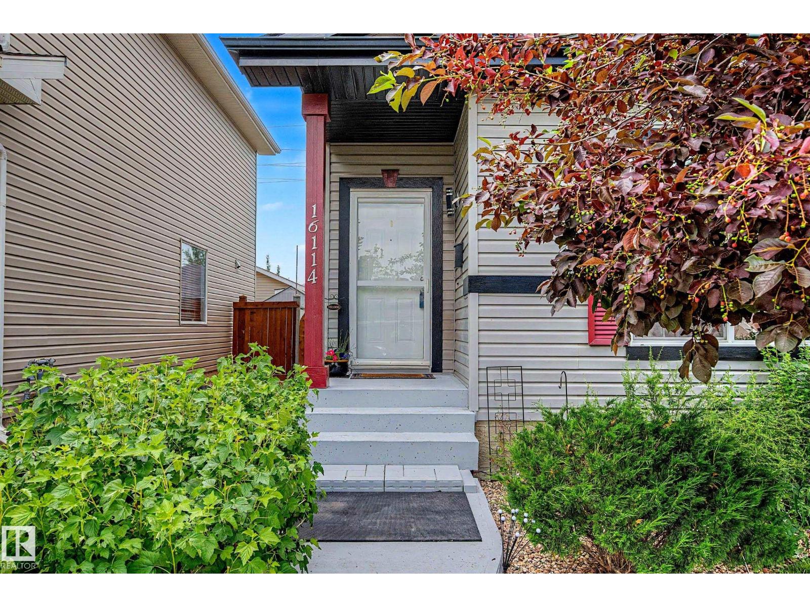 16114 43 St NW, Edmonton, Alberta  T5Y 0G5 - Photo 2 - E4496902