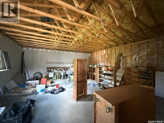 361 18th Street W, Prince Albert, Saskatchewan  S6V 4A2 - Photo 3 - SK041400