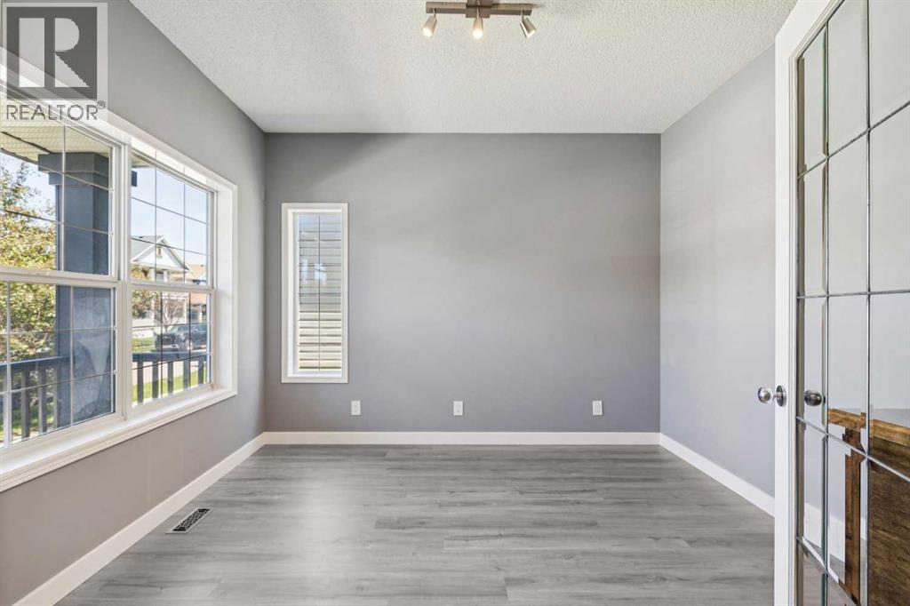137 Prestwick Mews SE, Calgary, Alberta  T2Z 3X6 - Photo 5 - A2320334