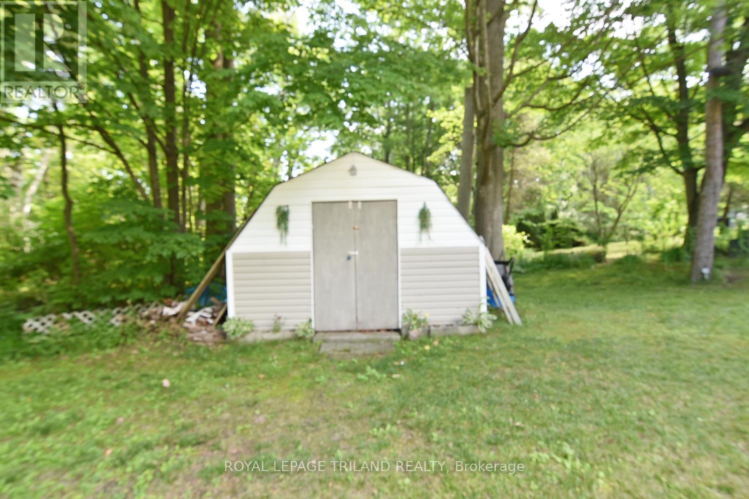 6302 Huron Drive, Lambton Shores, Ontario  N0N 1J1 - Photo 16 - X13515972