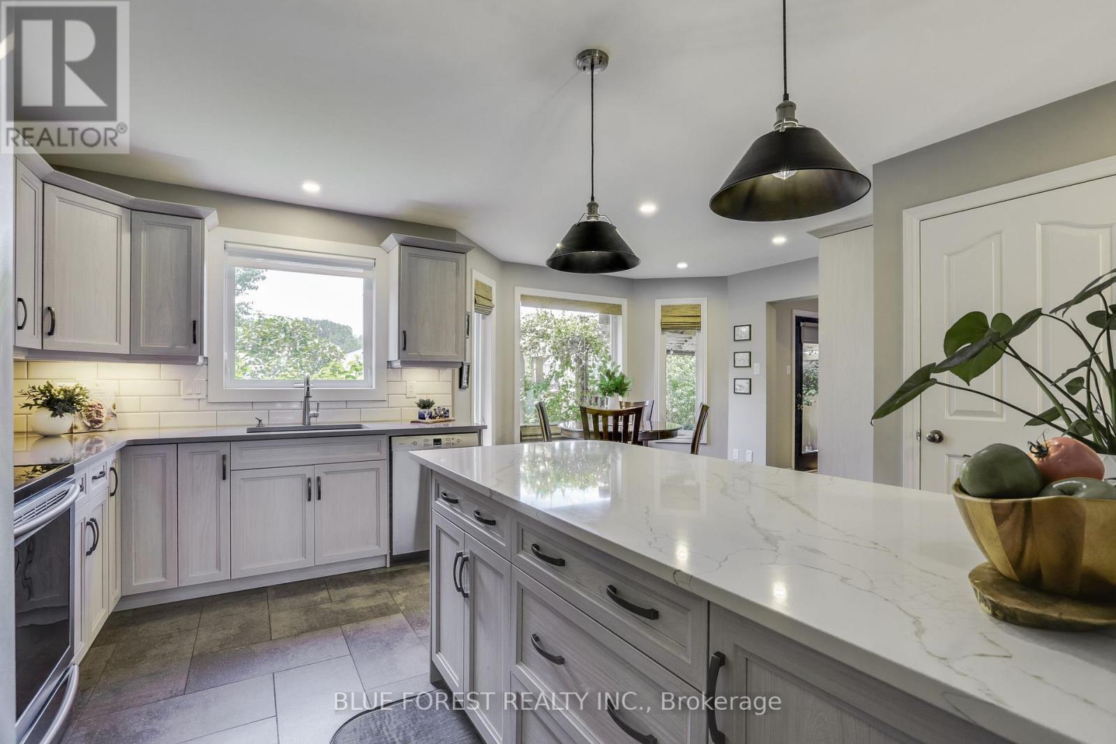 175 Forest Grove Crescent, Thames Centre, Ontario  N0L 1G3 - Photo 5 - X13518846
