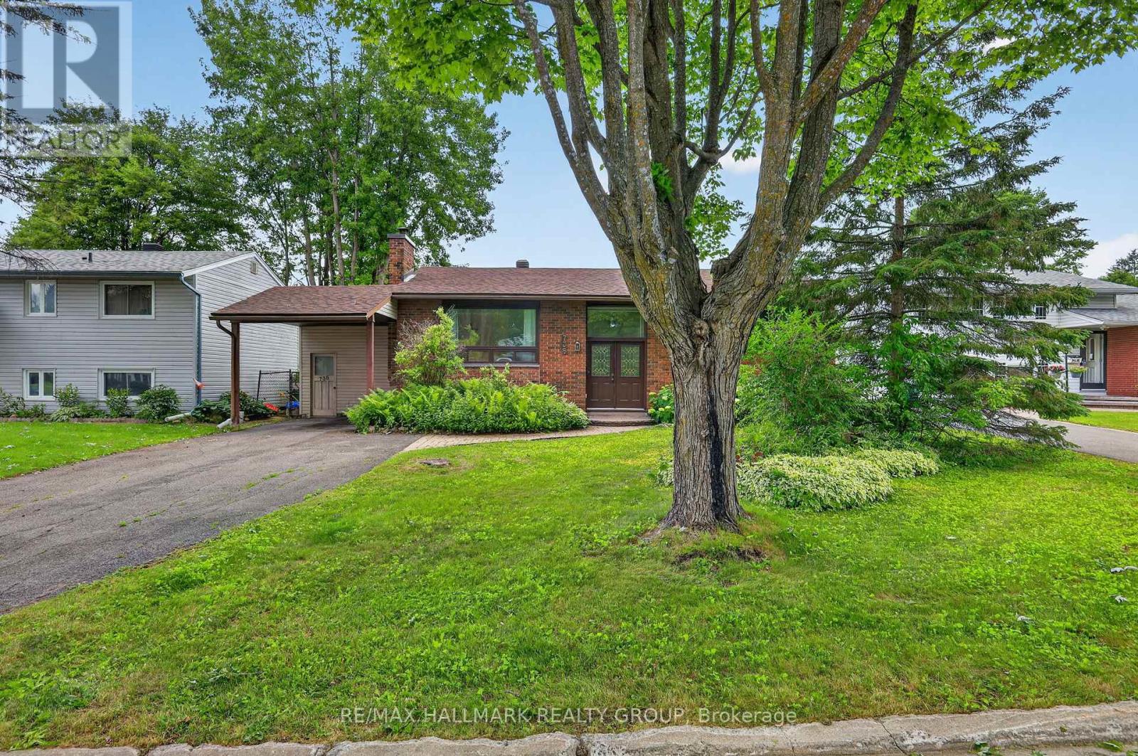 738 Stiles Crescent, Ottawa, Ontario  K1J 6Z1 - Photo 2 - X13518936