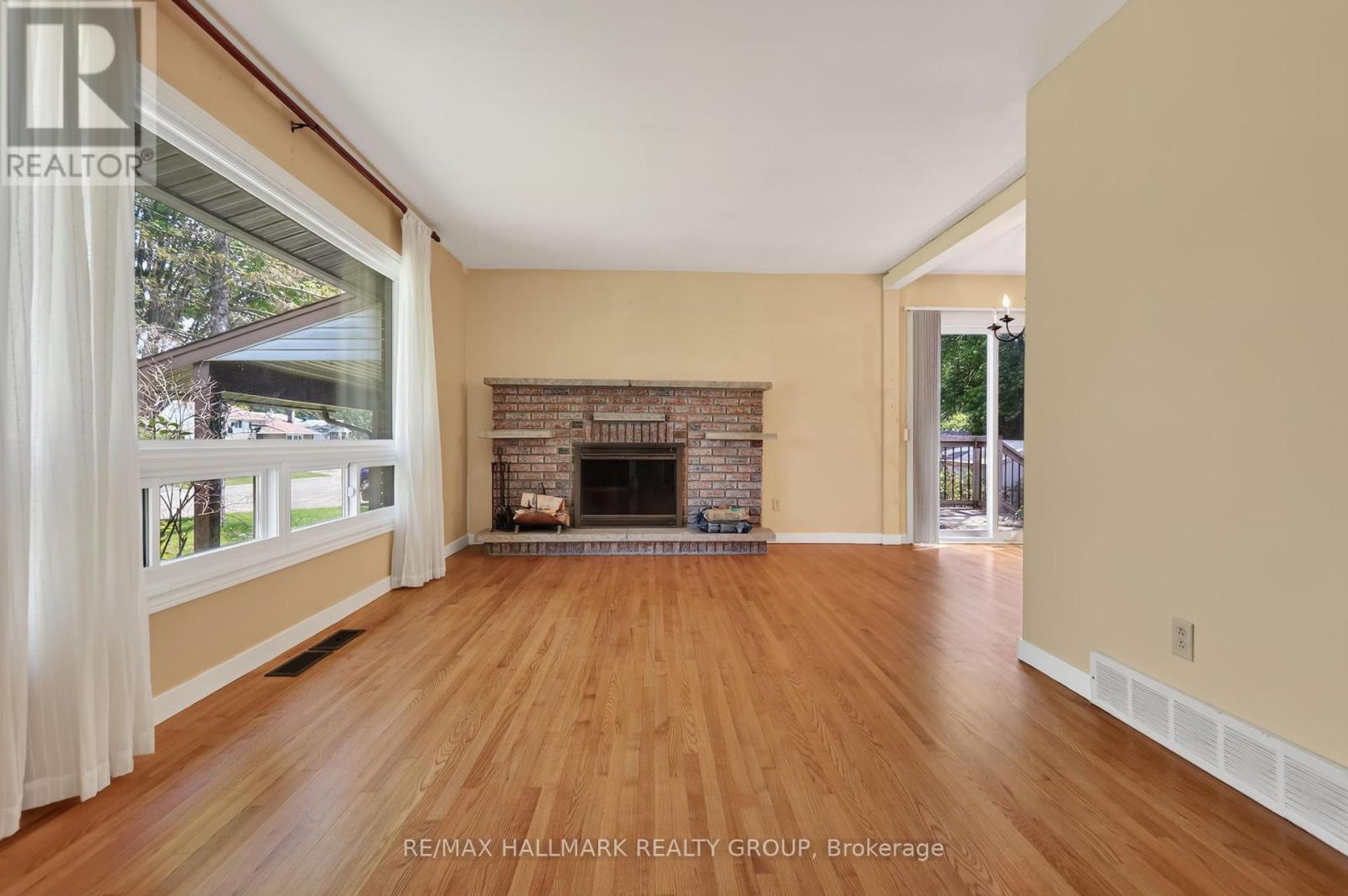738 Stiles Crescent, Ottawa, Ontario  K1J 6Z1 - Photo 5 - X13518936
