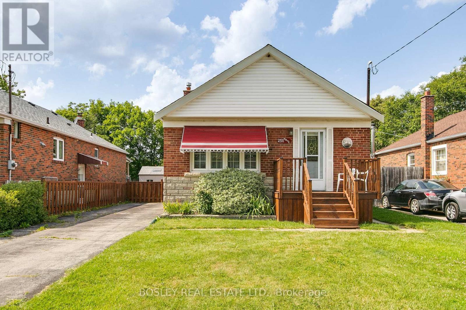 251 ELLINGTON DRIVE, Toronto, Ontario
