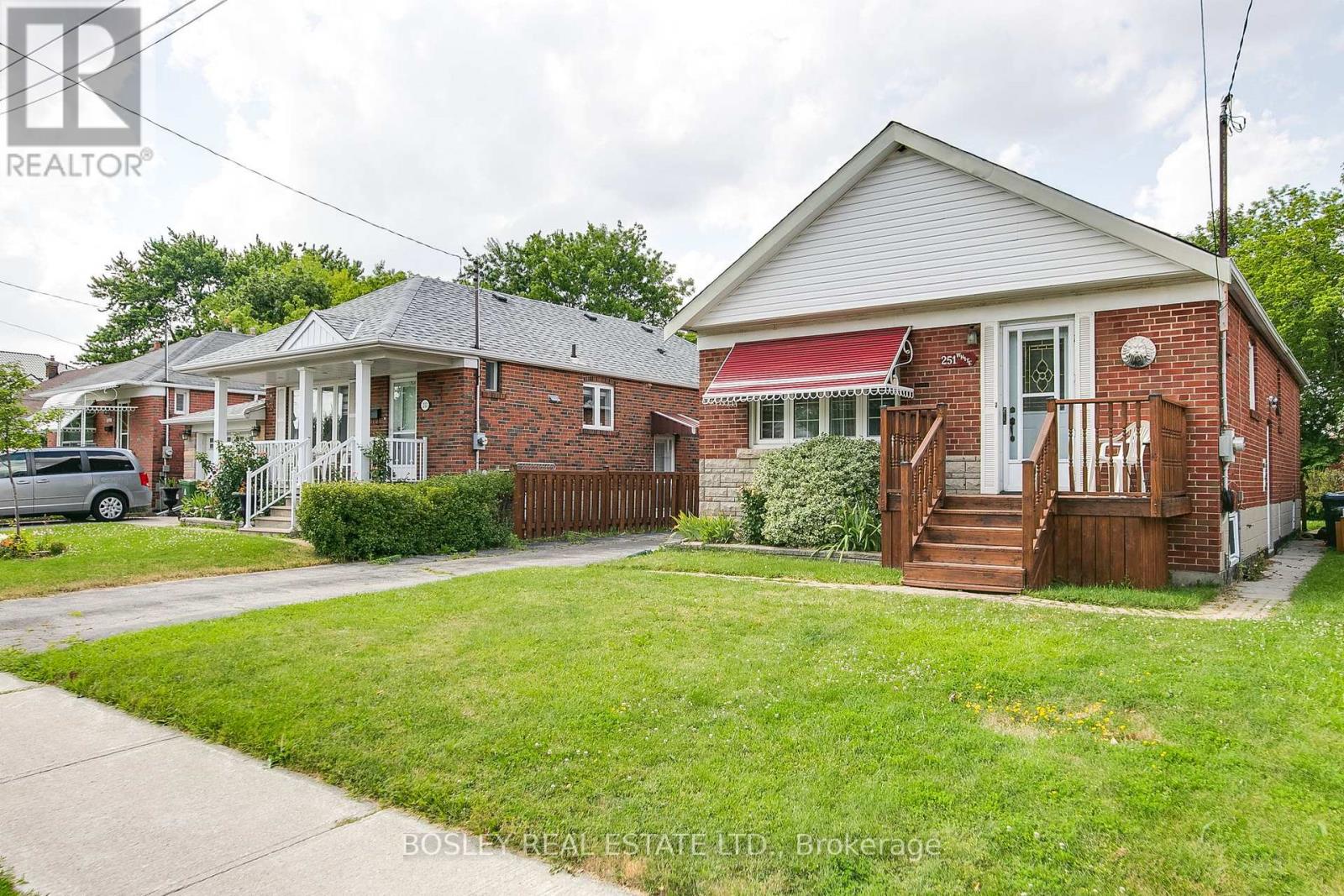 251 Ellington Drive, Toronto, Ontario  M1R 3Y2 - Photo 3 - E13518870