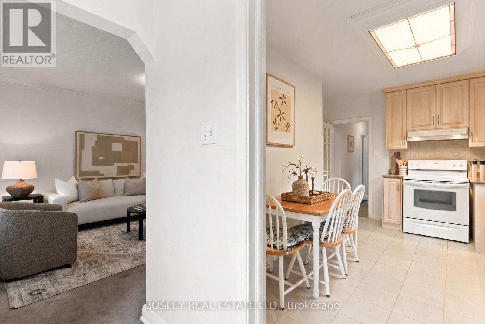 251 Ellington Drive, Toronto, Ontario  M1R 3Y2 - Photo 4 - E13518870