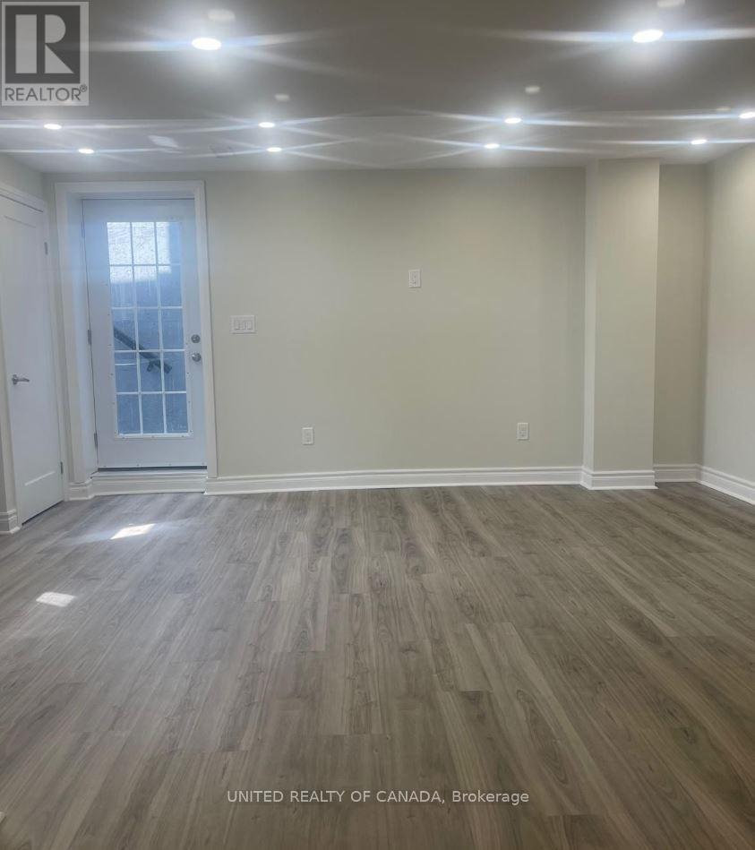 Lower - 2 Lichen Court, Vaughan, Ontario  L4H 2P9 - Photo 2 - N13518718