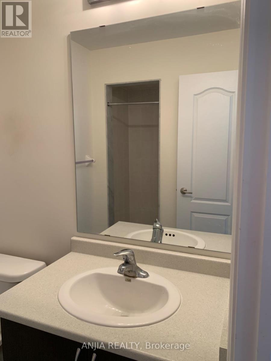 23 Bishop's Gate, Markham, Ontario  L6C 0T8 - Photo 4 - N13518896