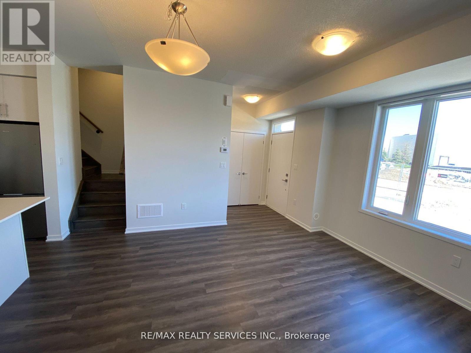 372 - 80 Honeycrisp Crescent, Vaughan, Ontario  L4K 0N7 - Photo 2 - N13518946