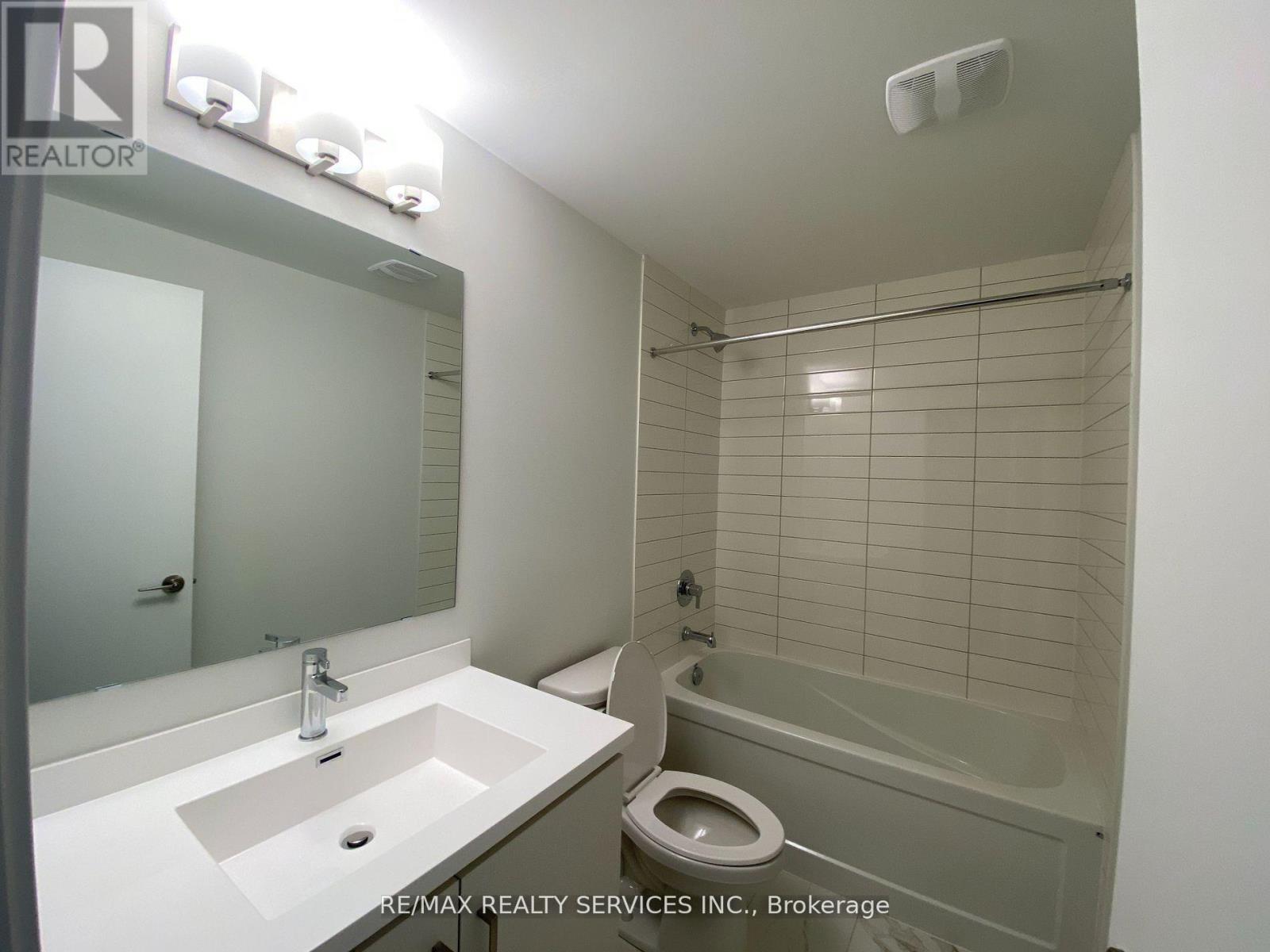 372 - 80 Honeycrisp Crescent, Vaughan, Ontario  L4K 0N7 - Photo 8 - N13518946