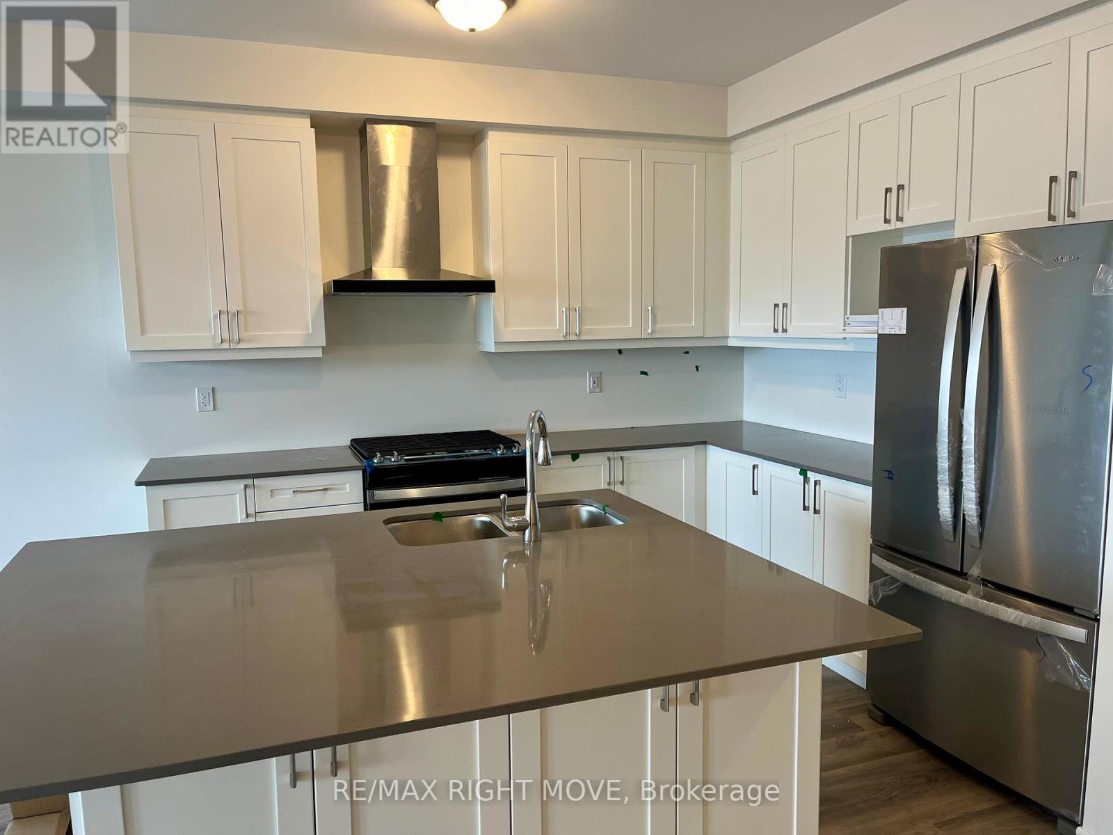 18 Wyn Wood Lane, Orillia, Ontario  L3V 8P6 - Photo 2 - S13518852